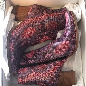 NINE WEST || snake print python leather boots